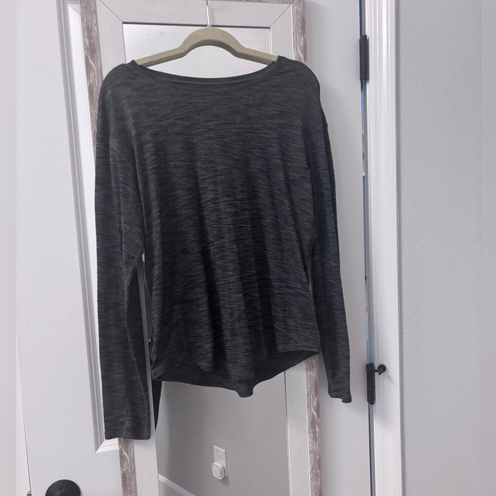 Lululemon heathered black layering long sleeve. Medium